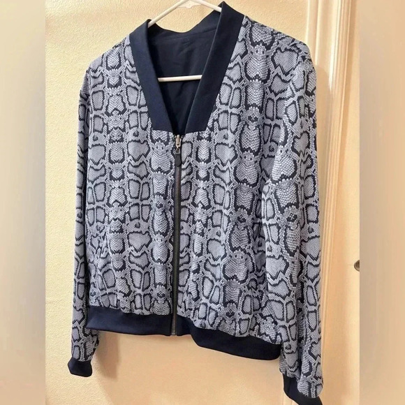 Stella & Dot “Don’t let them tell you no” bomber jacket in navy size Large. - Picture 1 of 7